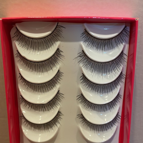 False lashes - Picture 2 of 2